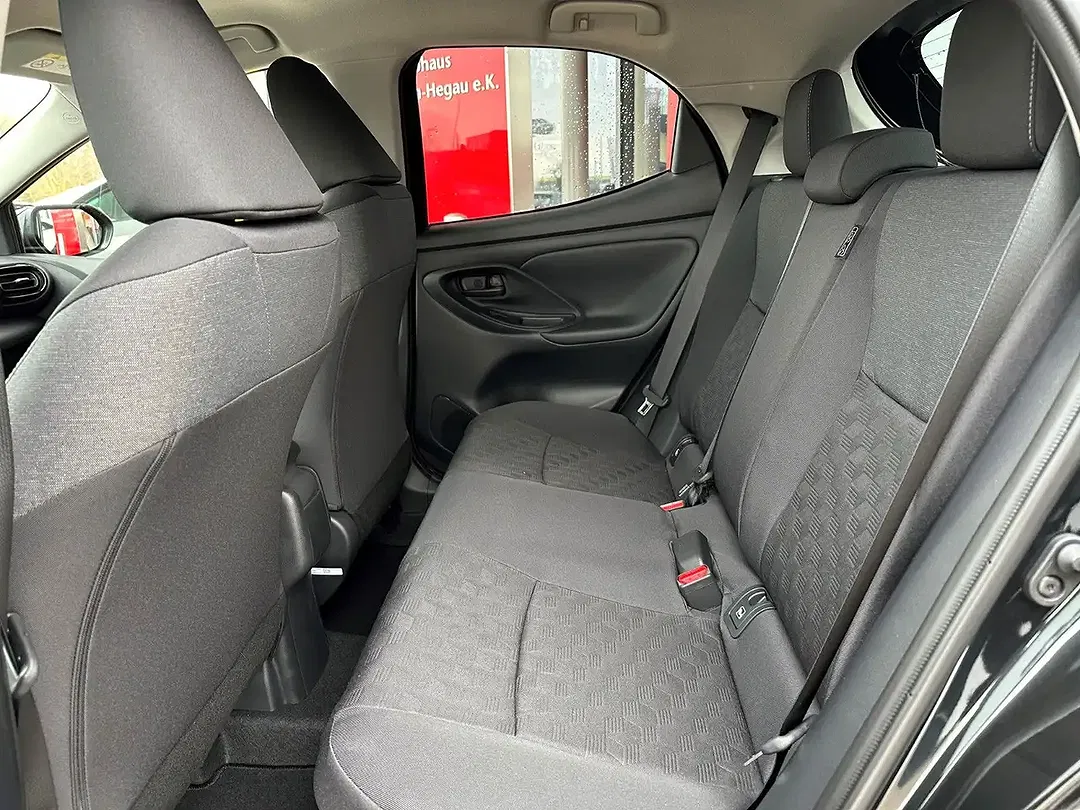 Toyota Yaris - Thumbnail 15