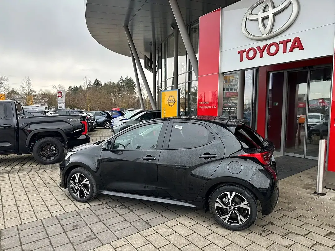 Toyota Yaris - Thumbnail 3
