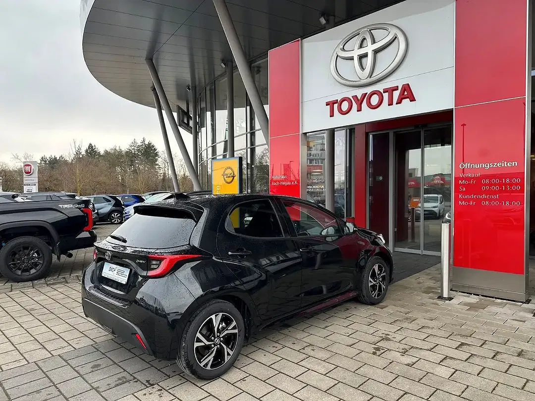 Toyota Yaris - Thumbnail 6
