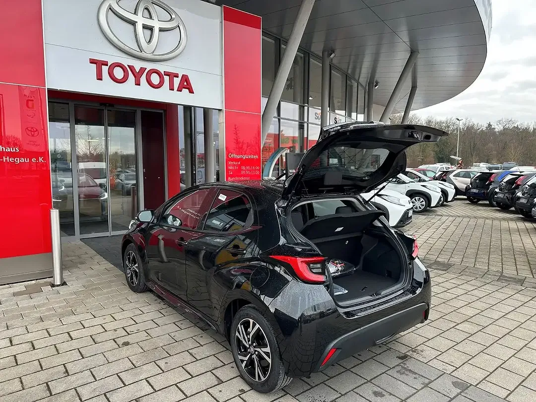 Toyota Yaris - Thumbnail 9