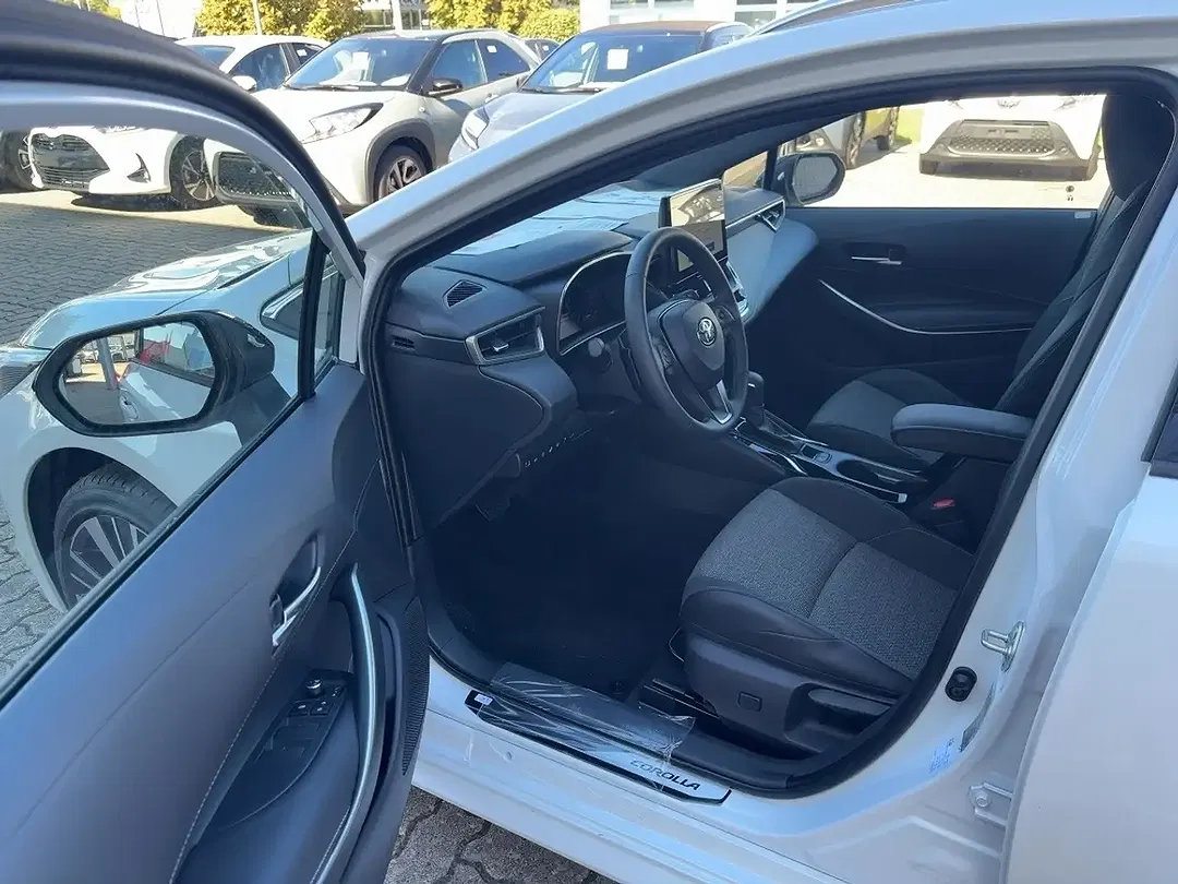 Toyota Corolla - Thumbnail 11