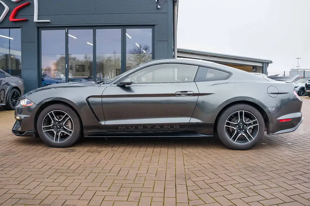 Ford Mustang - Thumbnail 11