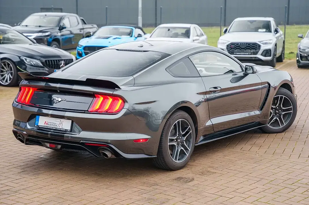 Ford Mustang - Thumbnail 13