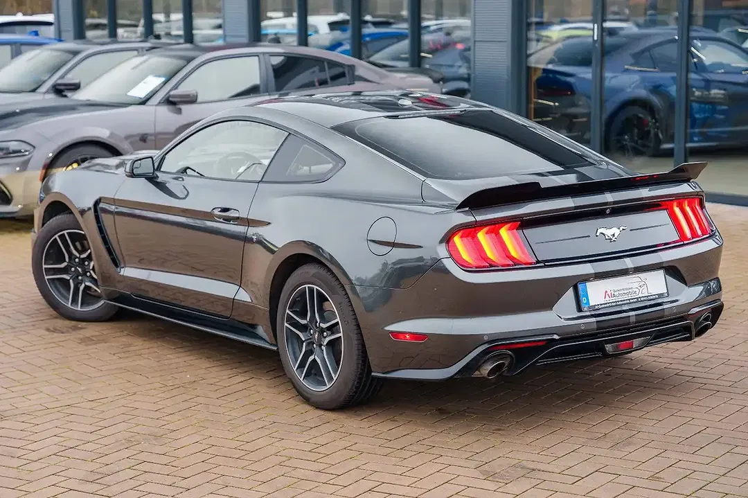 Ford Mustang - Thumbnail 14