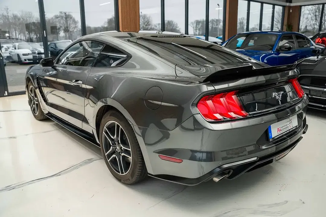 Ford Mustang - Thumbnail 4