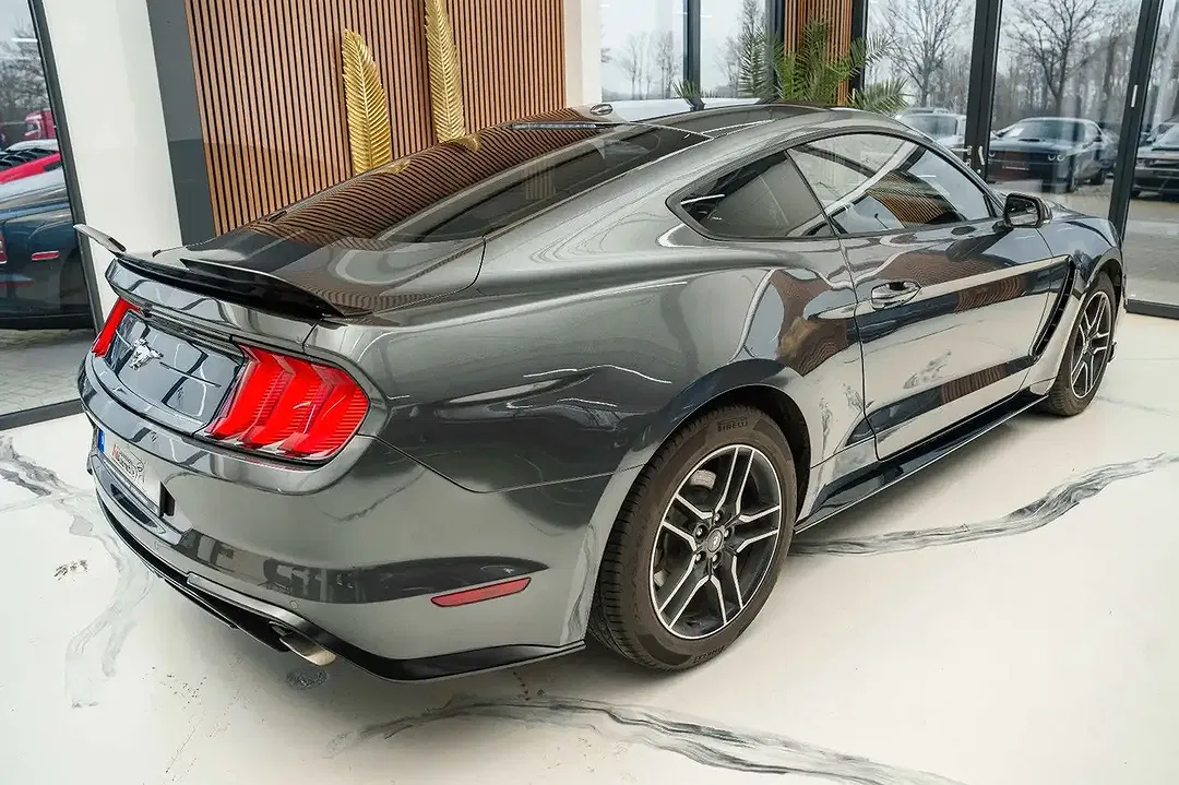 Ford Mustang - Thumbnail 5