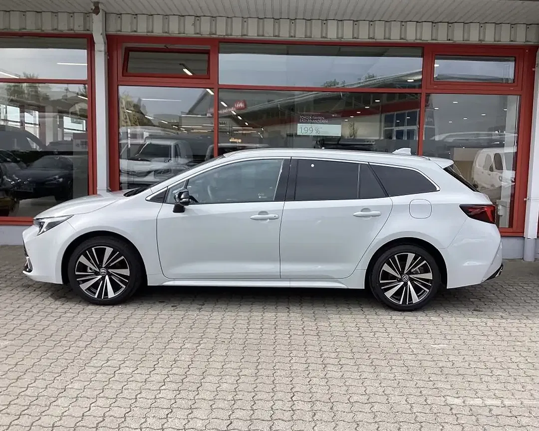 Toyota Corolla - Thumbnail 1
