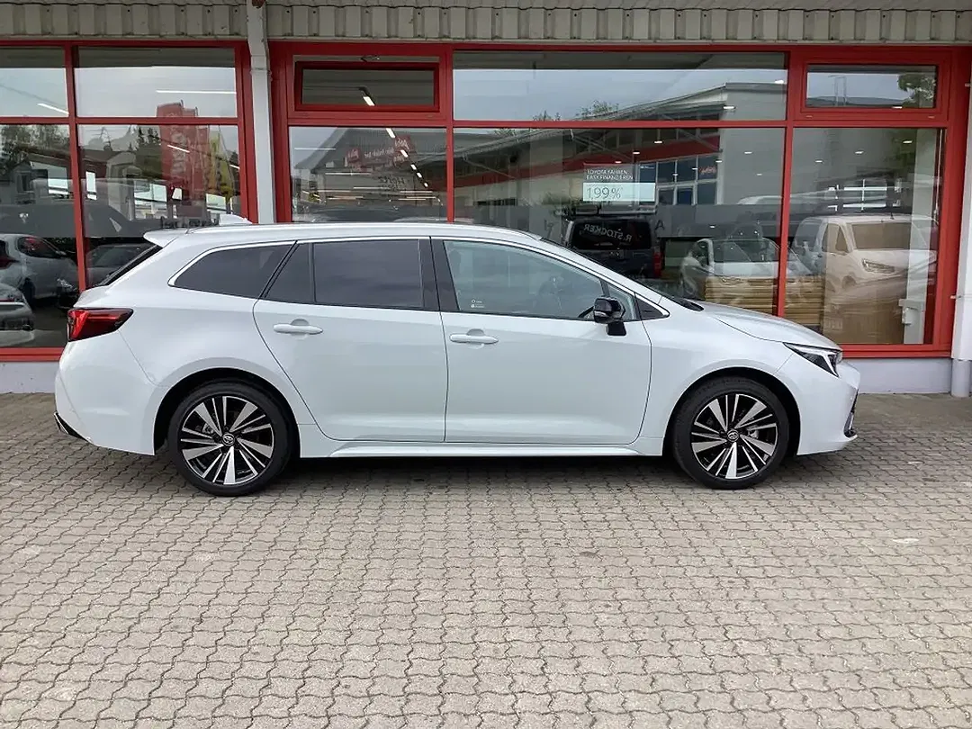 Toyota Corolla - Thumbnail 4