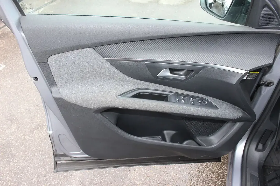 Peugeot 5008 - Thumbnail 9