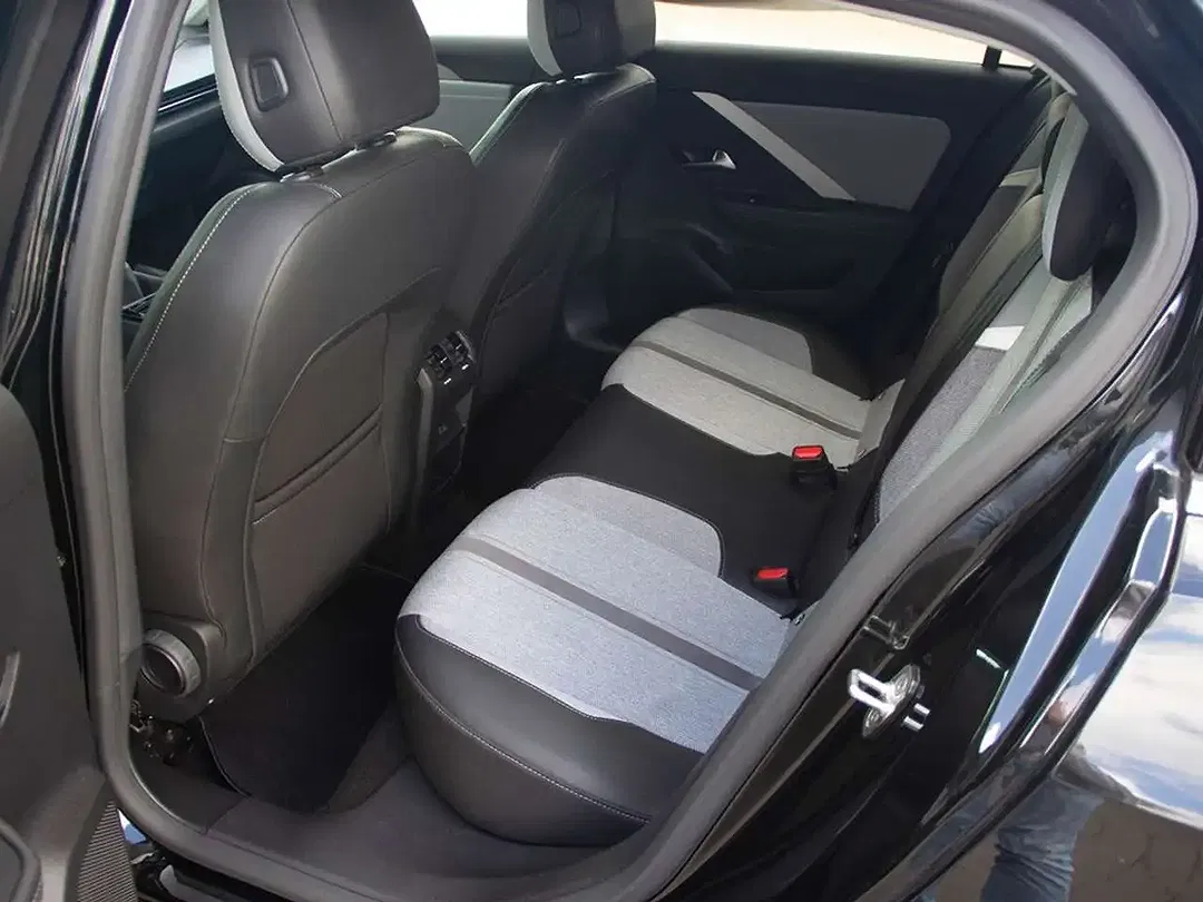 Opel Astra - Thumbnail 10