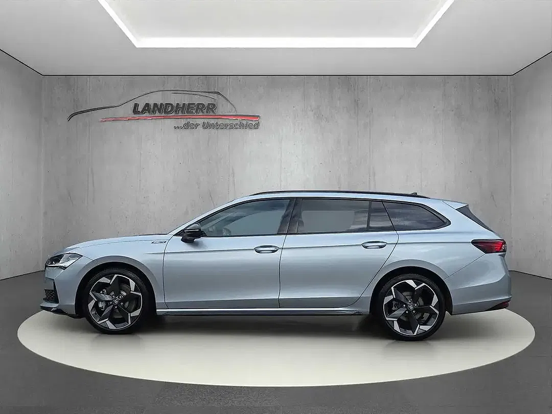 Skoda Superb - Thumbnail 2