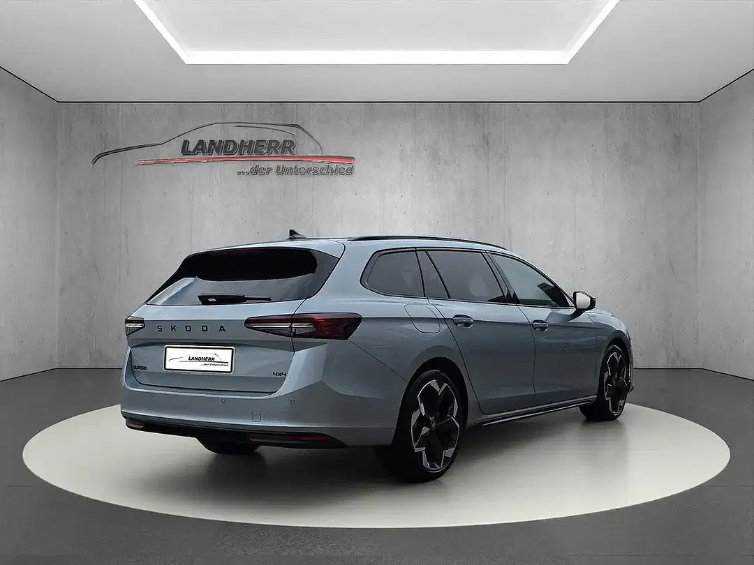 Skoda Superb - Thumbnail 3
