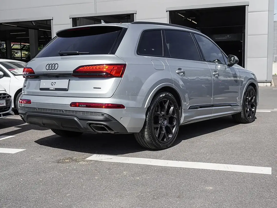 Audi Q7 - Thumbnail 3