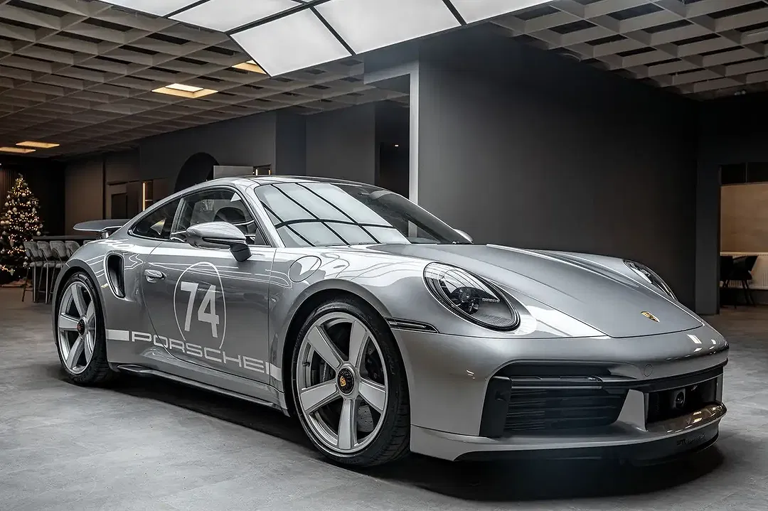 Porsche 992 - Thumbnail 1