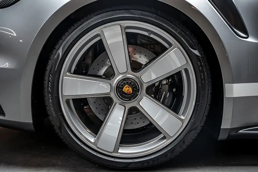 Porsche 992 - Thumbnail 11