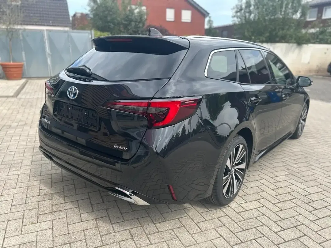 Toyota Corolla - Thumbnail 3