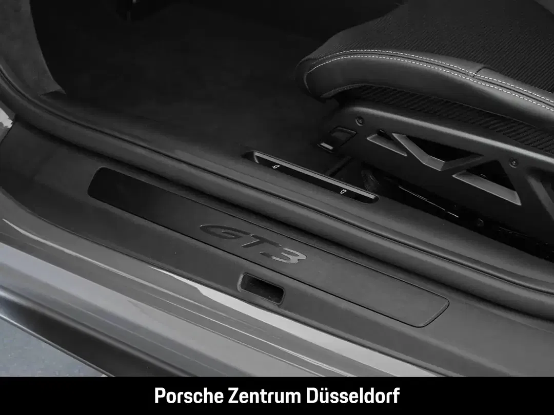 Porsche 992 - Thumbnail 10