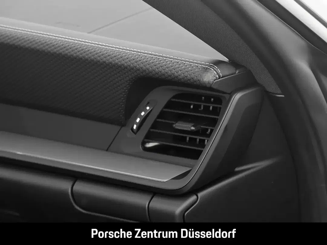 Porsche 992 - Thumbnail 5