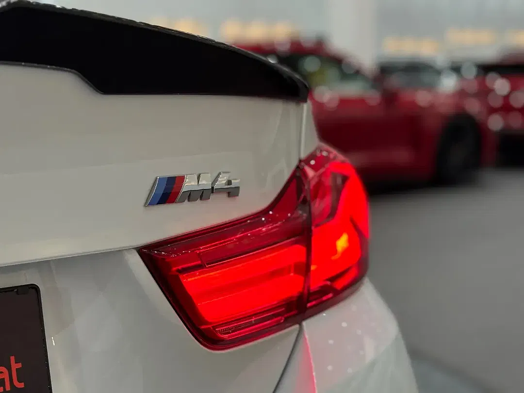 BMW M4 - Thumbnail 14