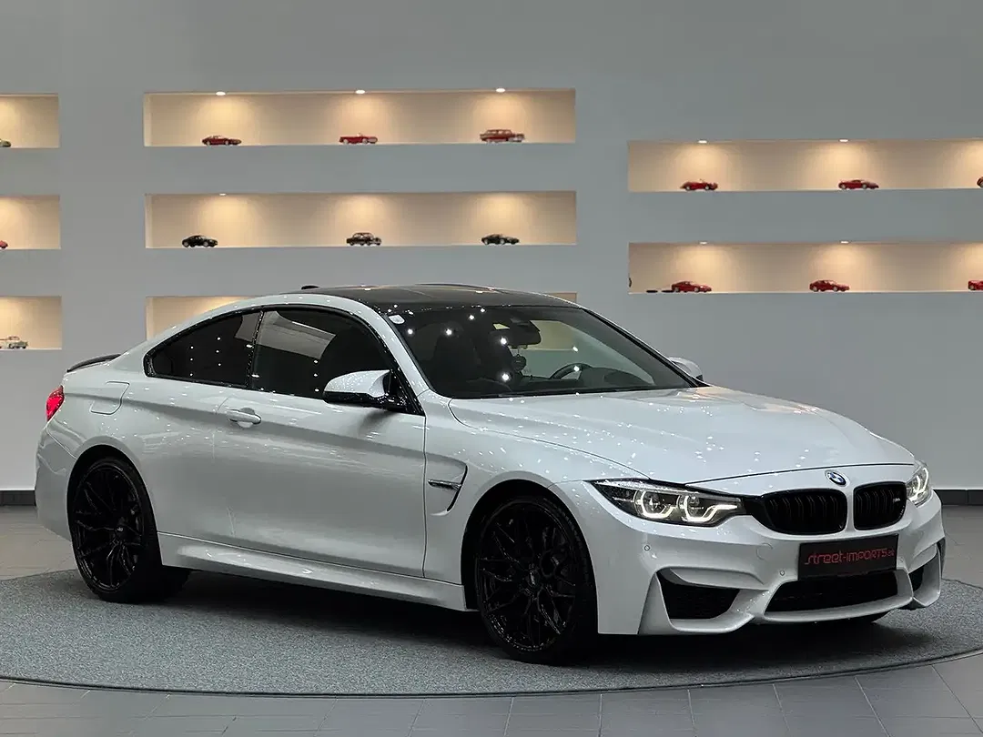 BMW M4 - Thumbnail 6