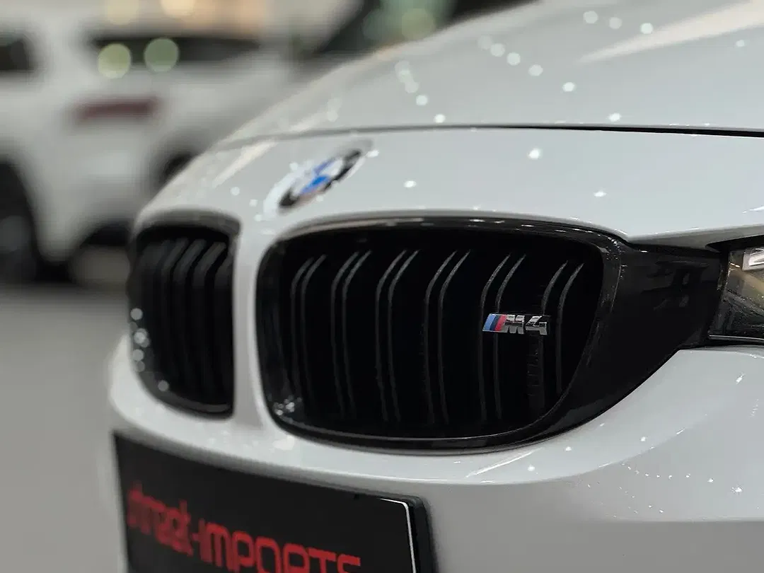 BMW M4 - Thumbnail 8