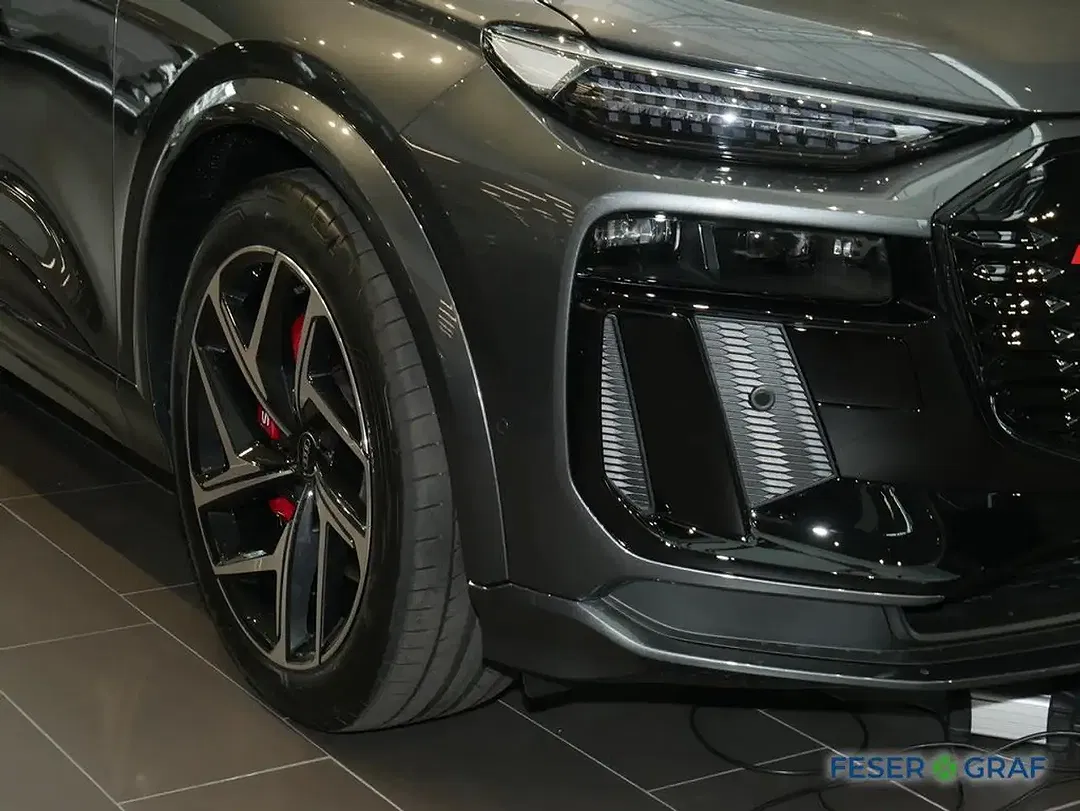 Audi SQ6 e-tron - Thumbnail 1