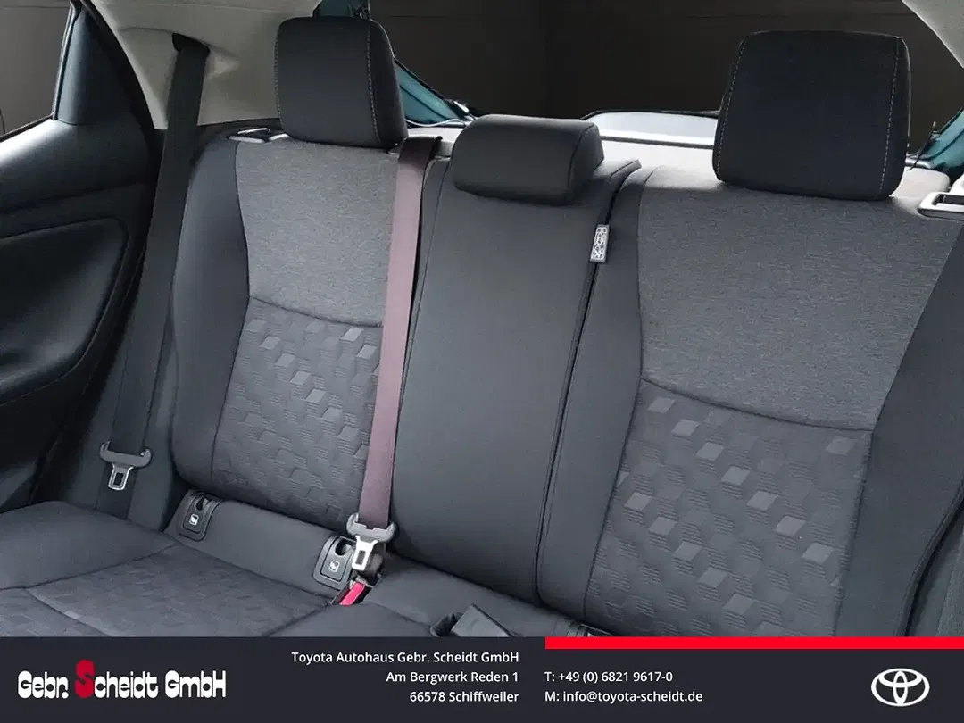 Toyota Yaris - Thumbnail 11
