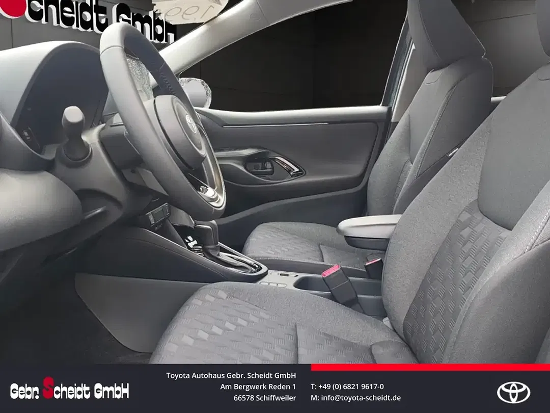 Toyota Yaris - Thumbnail 12
