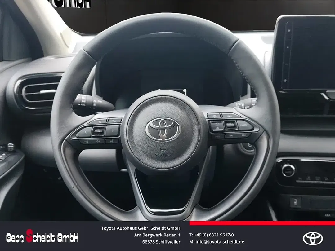 Toyota Yaris - Thumbnail 13