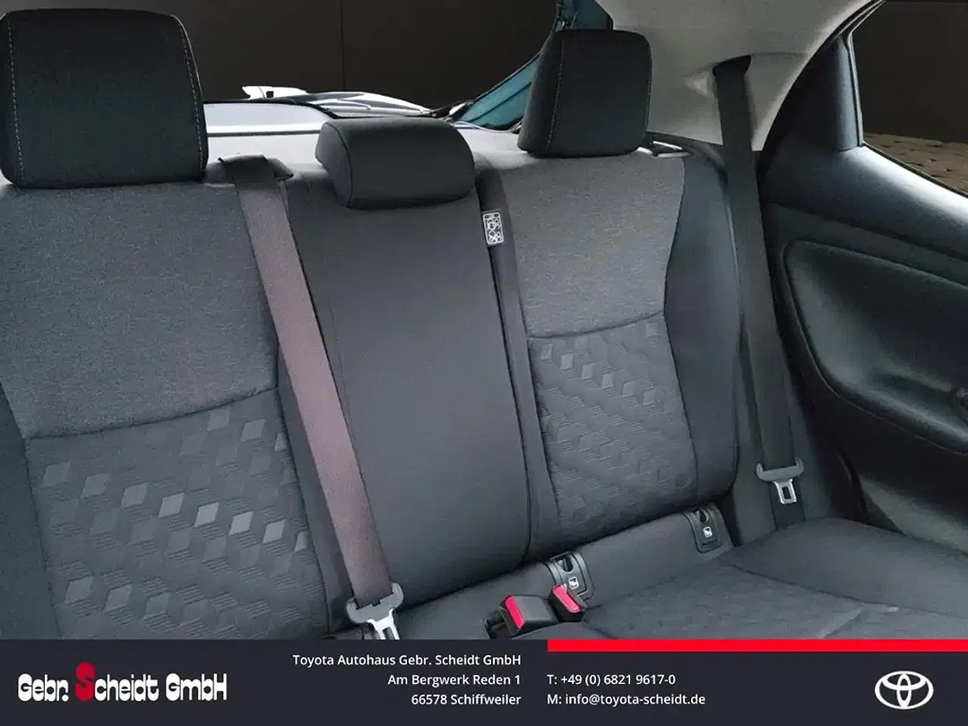 Toyota Yaris - Thumbnail 9
