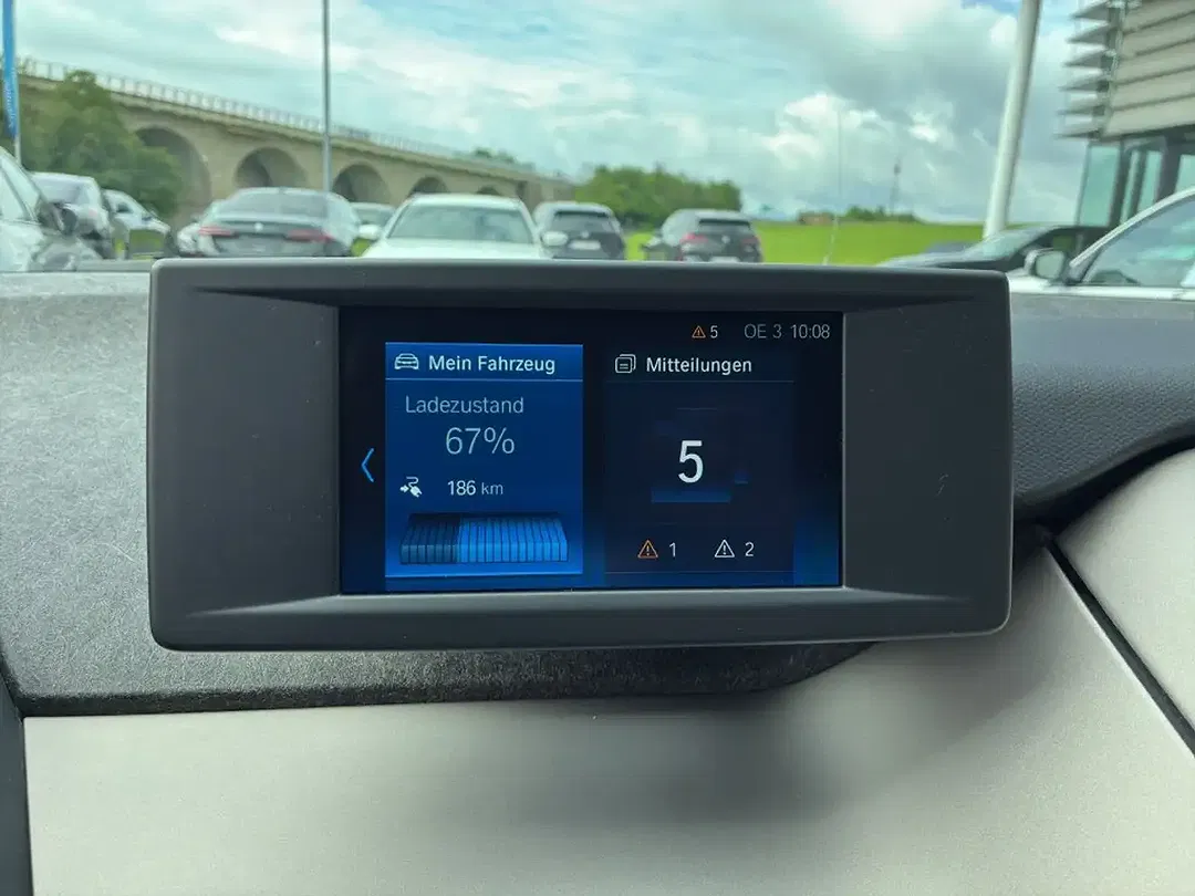 BMW i3 - Thumbnail 11