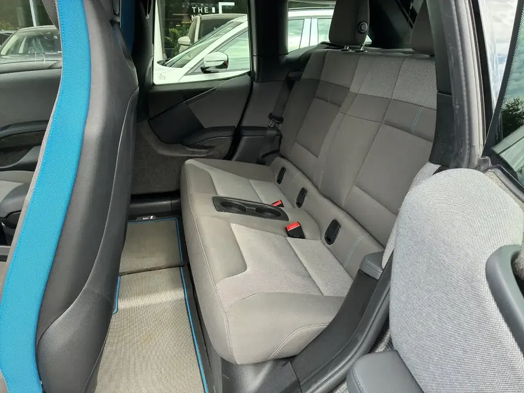 BMW i3 - Thumbnail 12