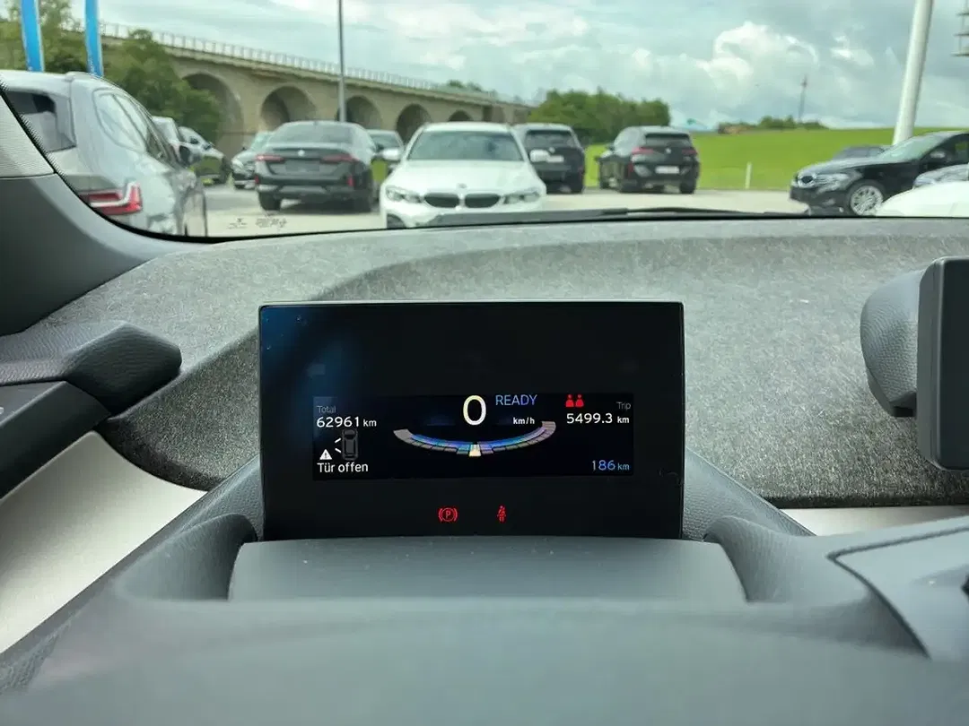 BMW i3 - Thumbnail 8