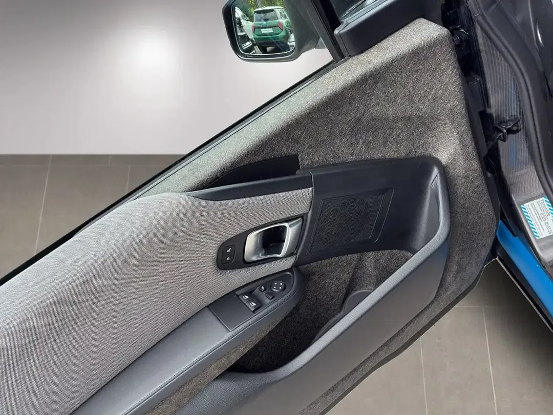 BMW i3 - Thumbnail 9