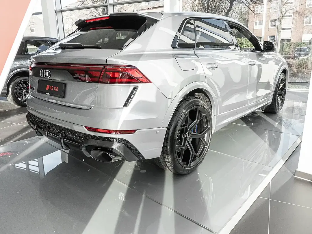 Audi RS Q8 - Thumbnail 4