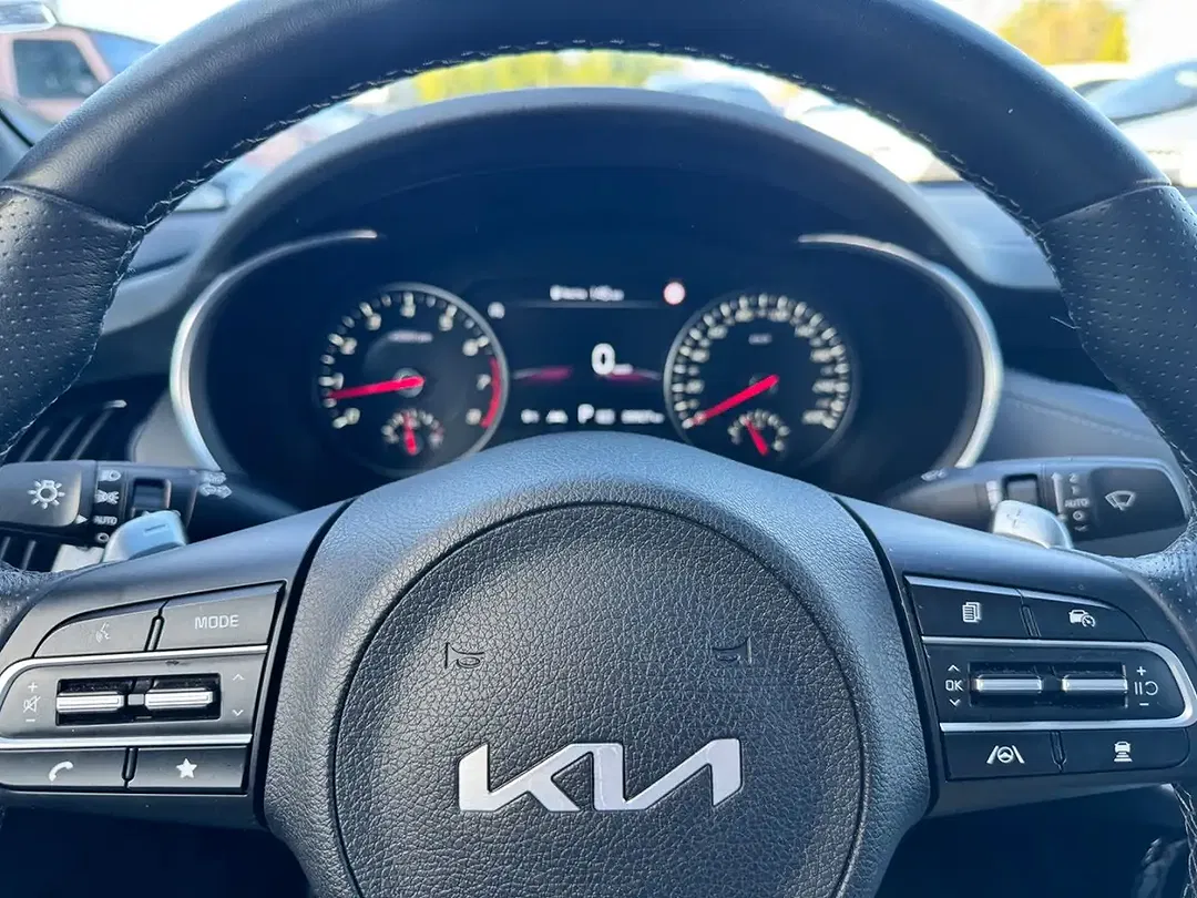 Kia Stinger - Thumbnail 10