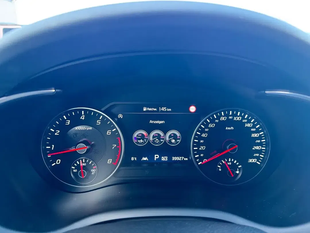 Kia Stinger - Thumbnail 11
