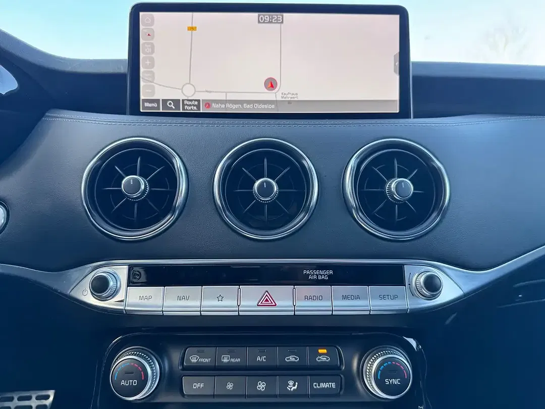 Kia Stinger - Thumbnail 12