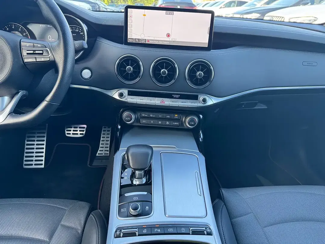 Kia Stinger - Thumbnail 14