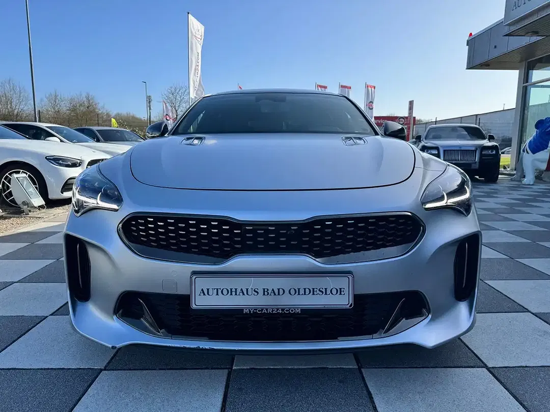 Kia Stinger - Thumbnail 2