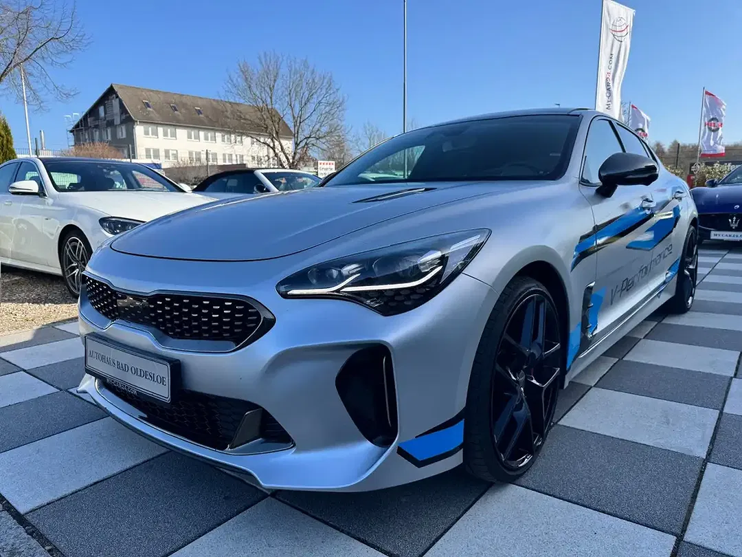 Kia Stinger - Thumbnail 3