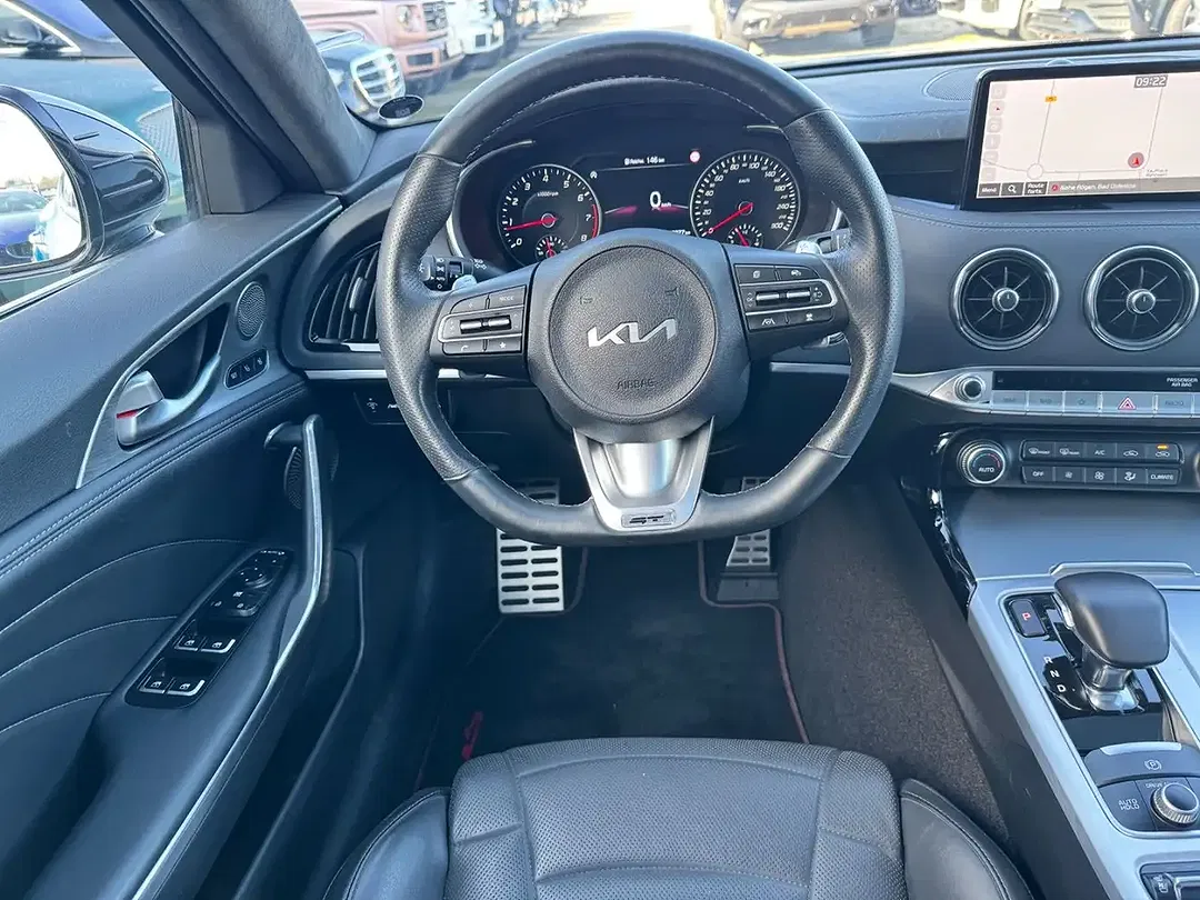 Kia Stinger - Thumbnail 8