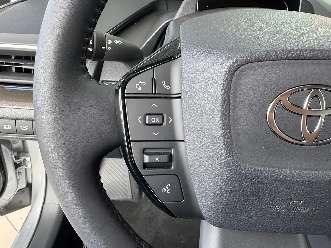 Toyota Prius - Thumbnail 11