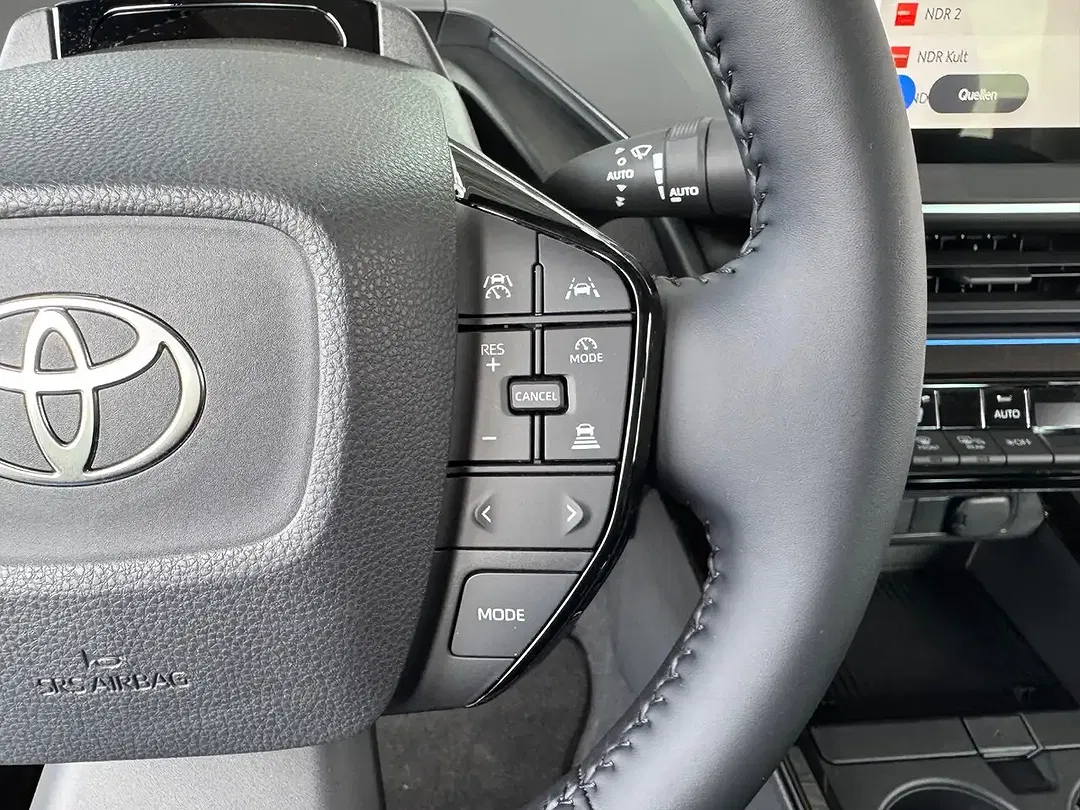 Toyota Prius - Thumbnail 12