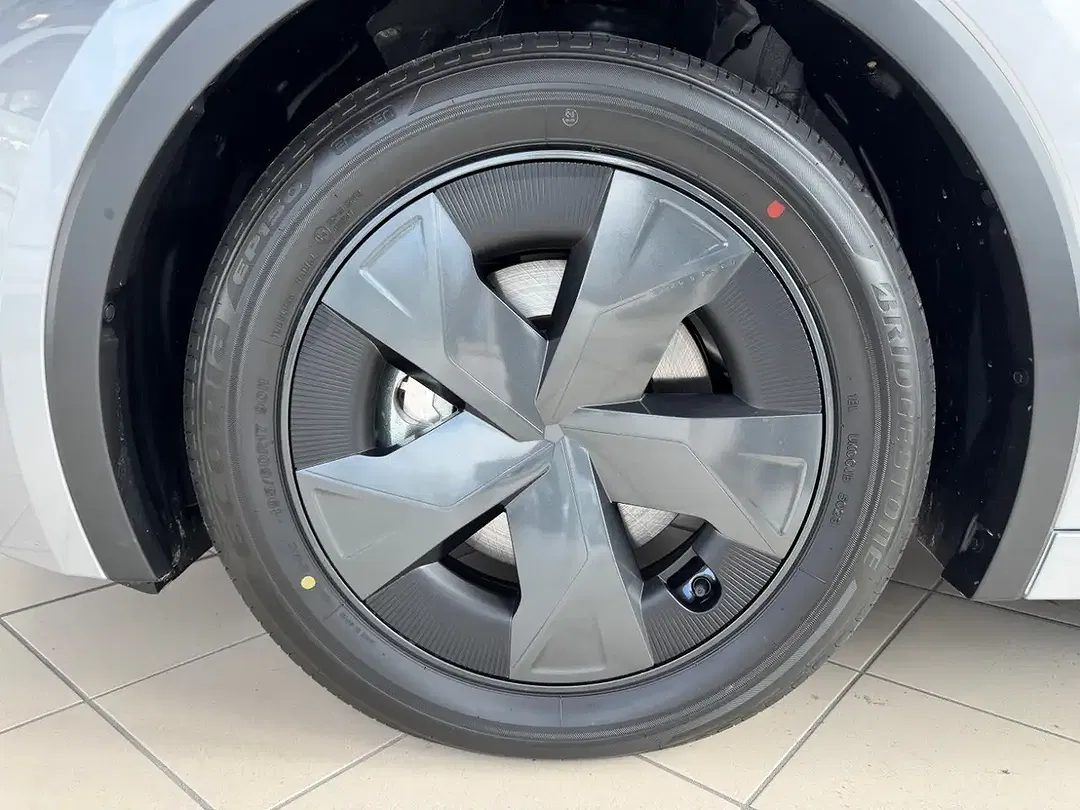 Toyota Prius - Thumbnail 16