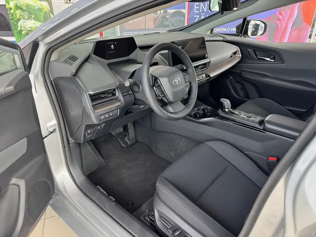 Toyota Prius - Thumbnail 6
