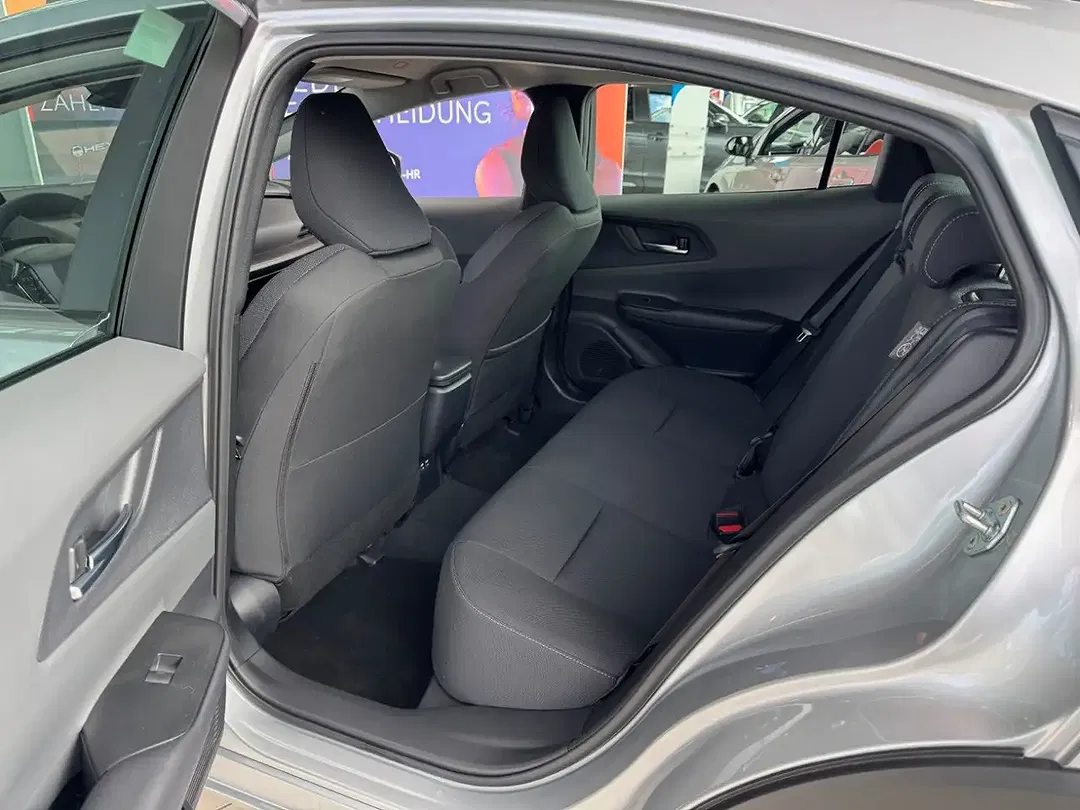 Toyota Prius - Thumbnail 7