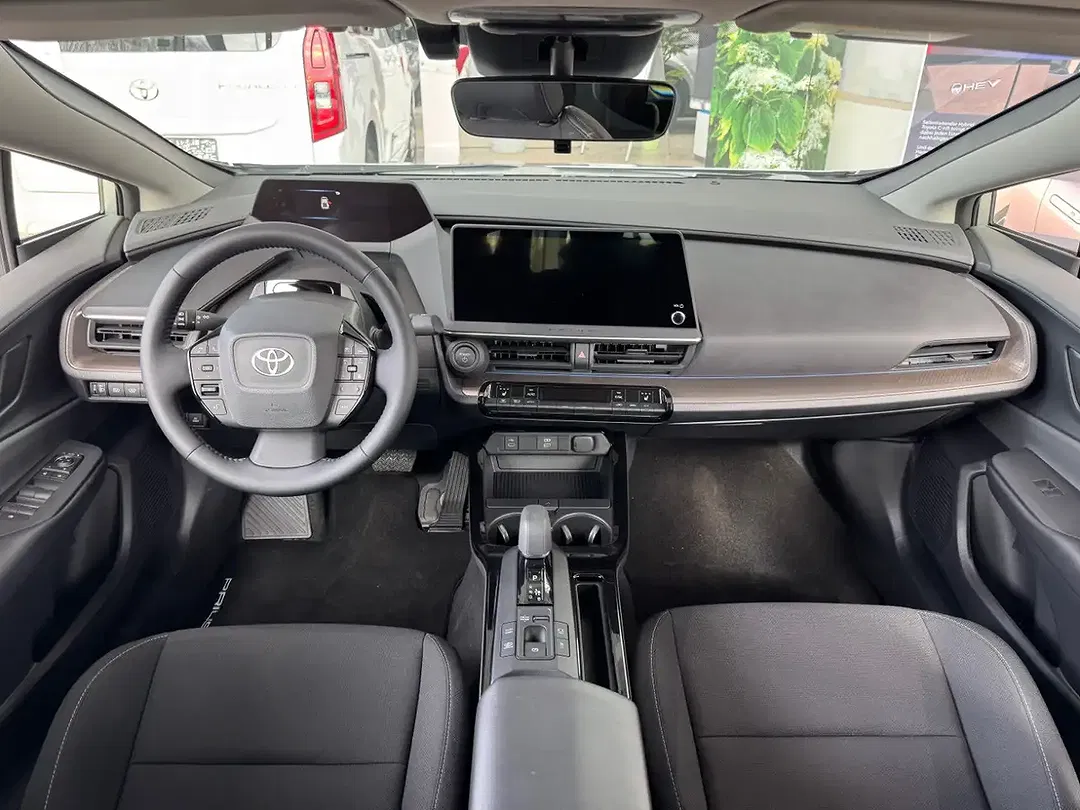 Toyota Prius - Thumbnail 8