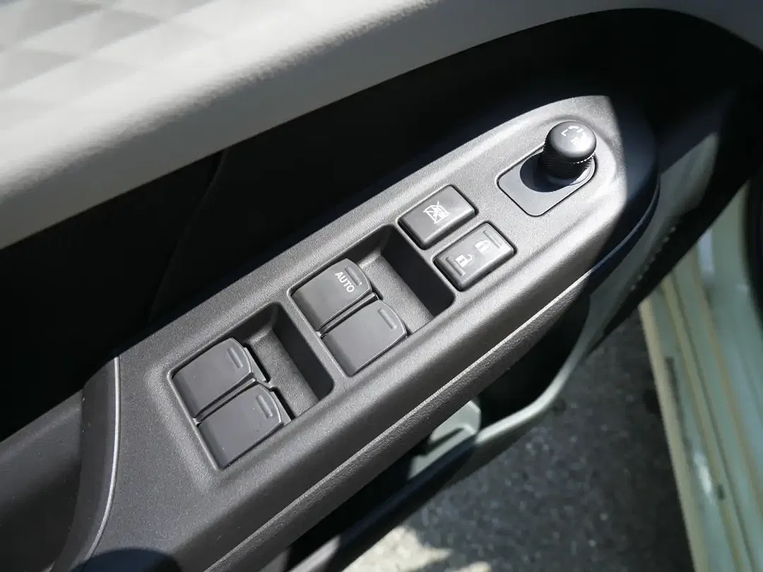 Suzuki Swift - Thumbnail 10
