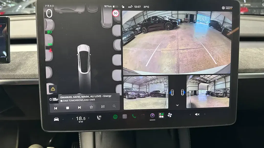 Tesla Model Y - Thumbnail 12
